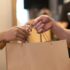 Passaggio di un pacchetto da acquisto