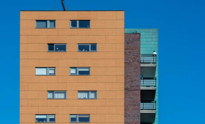 La facciata di un palazzo moderno