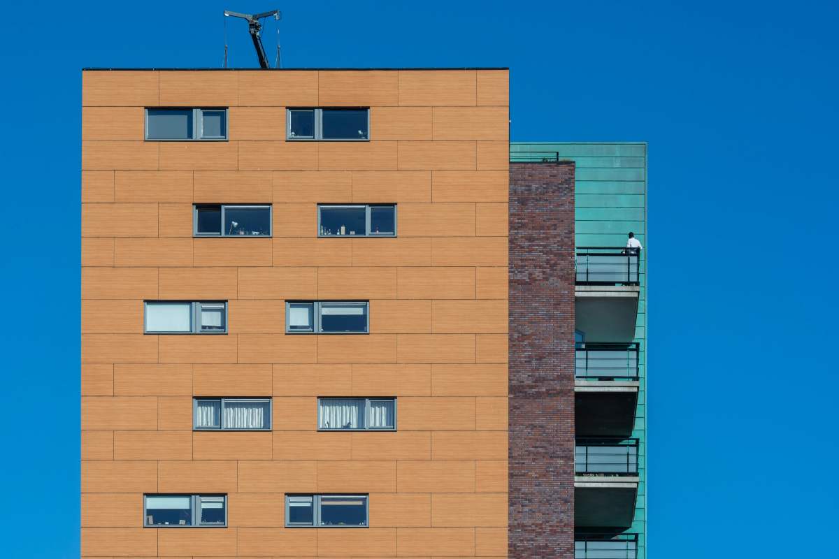 La facciata di un palazzo moderno