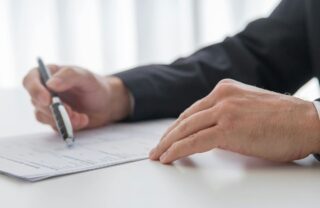 Firma su un contratto