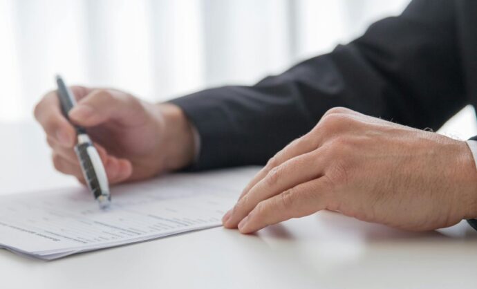 Firma su un contratto